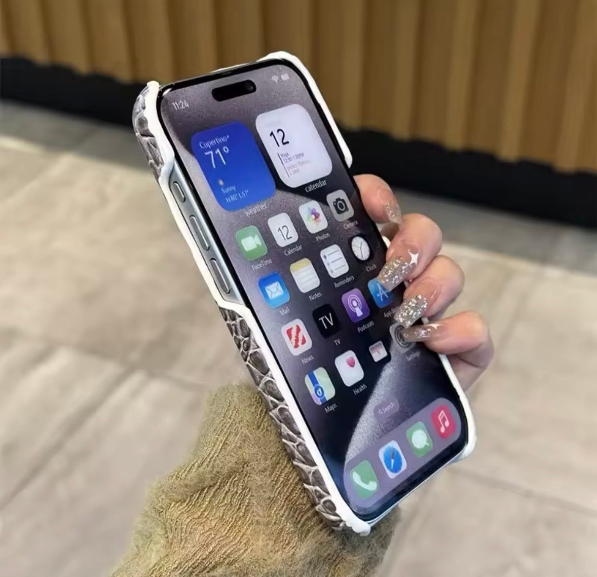 Luxe croc phone case - Goldbar