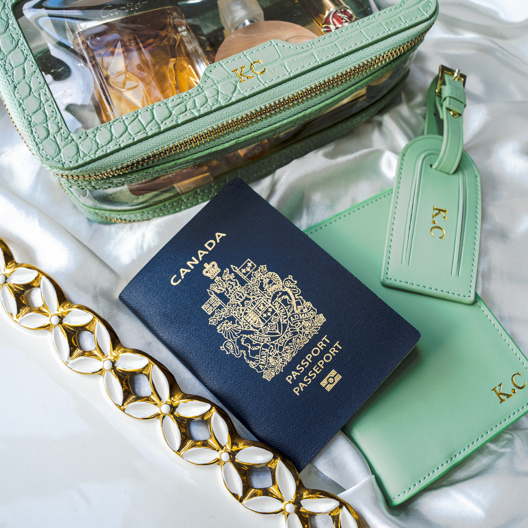 Passport Set - Goldbar