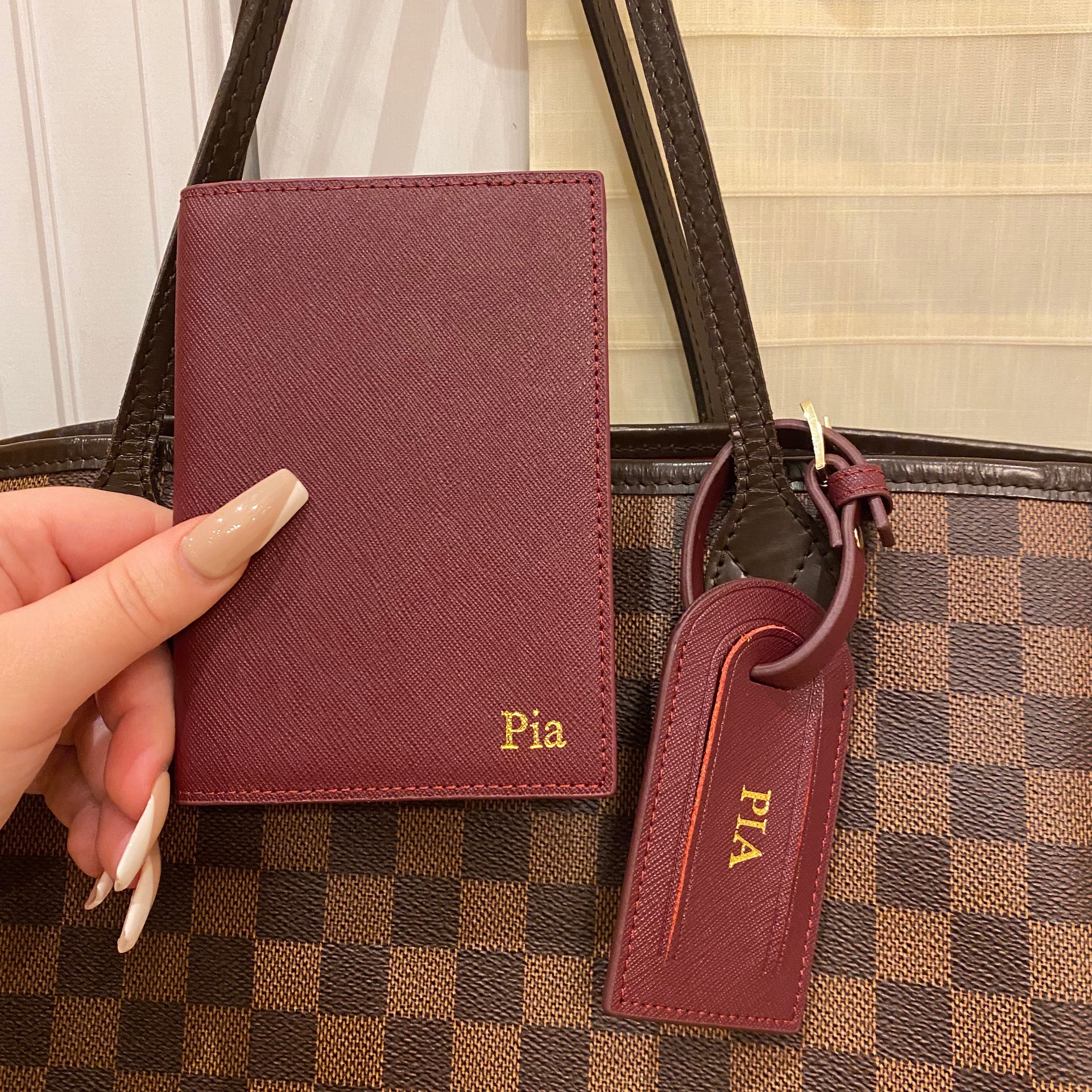 Passport Set - Goldbar